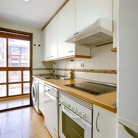Charming Airport Apartment *