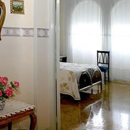 Delfina Guest house 2*