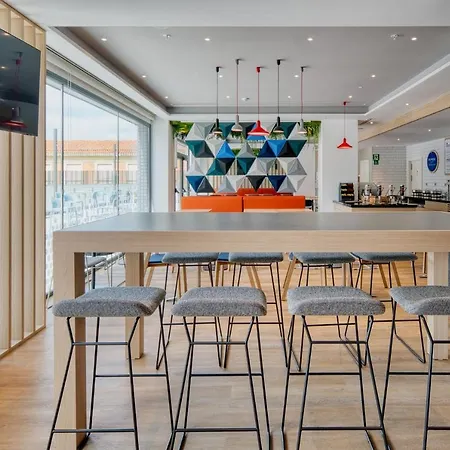 Express - - Airport By Ihg Madrid
