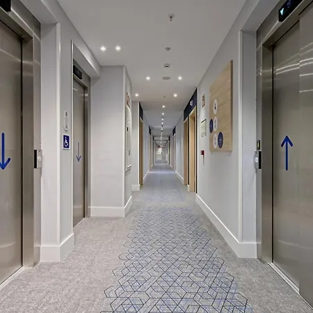 Express - - Airport By Ihg Madrid