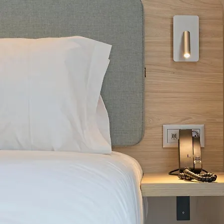 Express - - Airport By Ihg 3*