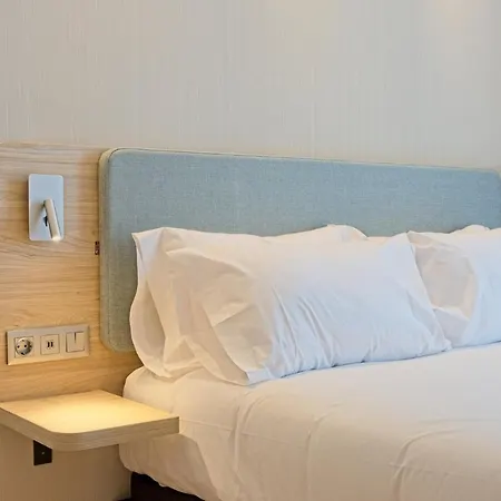 Express - - Airport By Ihg Hotell 3*