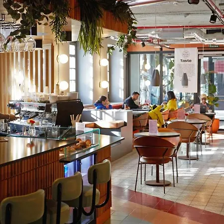 The Social Hub 4*