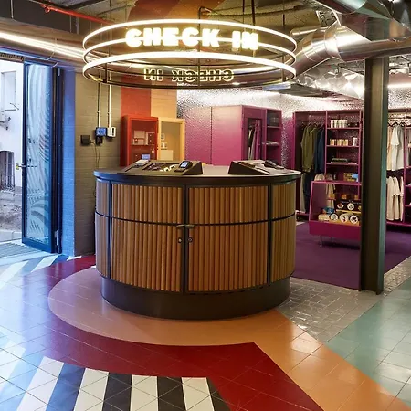 The Social Hub 4*