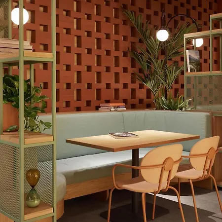 Hotel The Social Hub 4*