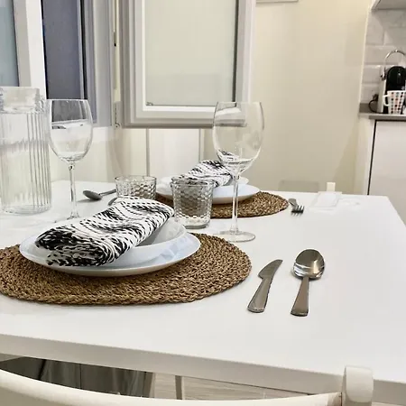Junto Palacio Real Apartment Madrid