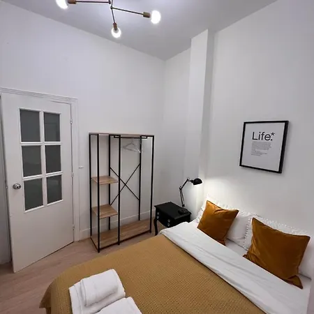 Urban Fuencarral Guest house *