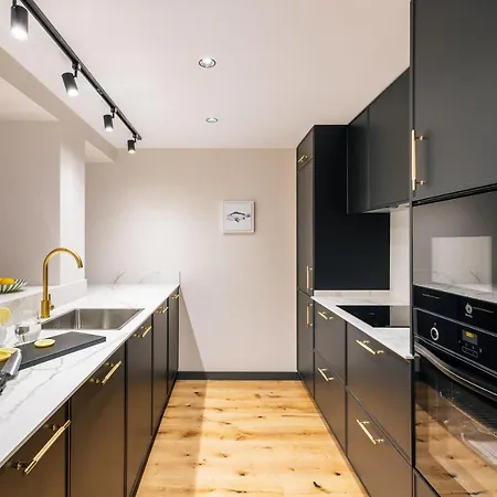 Stylish 4 +patio Luxury Gran Via *