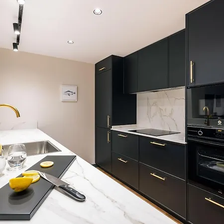 Stylish 4 +patio Luxury Gran Via *