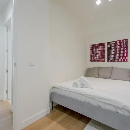 Modern Apt & Cool Interior Design En El Retiro *