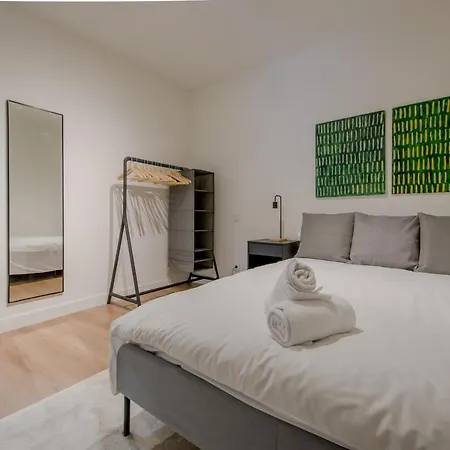 Modern Apt & Cool Interior Design En El Retiro *