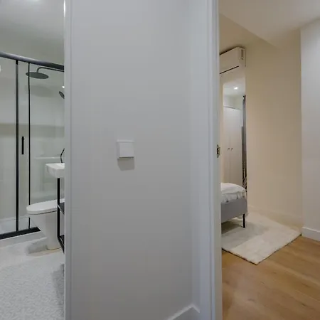 Modern Apt & Cool Interior Design En El Retiro Madrid