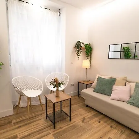 2 A 6 Pax Museos Y Ronda De Atocha Apartment