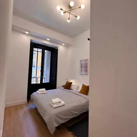 Urban Fuencarral Guest house *