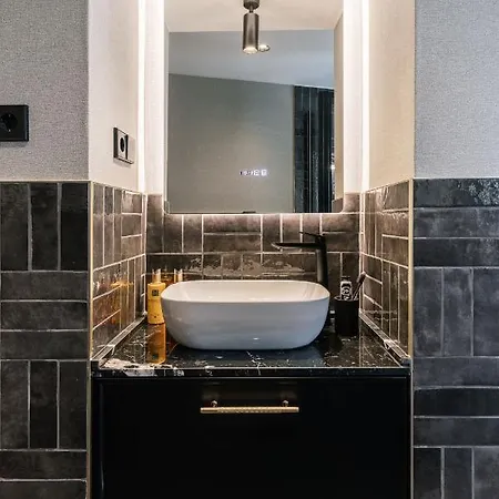 Stylish 4 +patio Luxury Gran Via Apartment Madrid