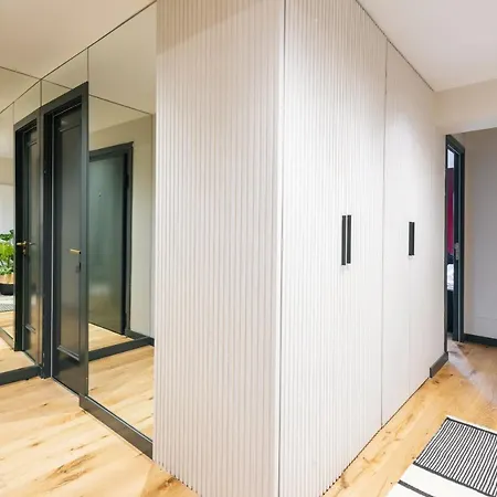 Stylish 4 +patio Luxury Gran Via Apartment Madrid