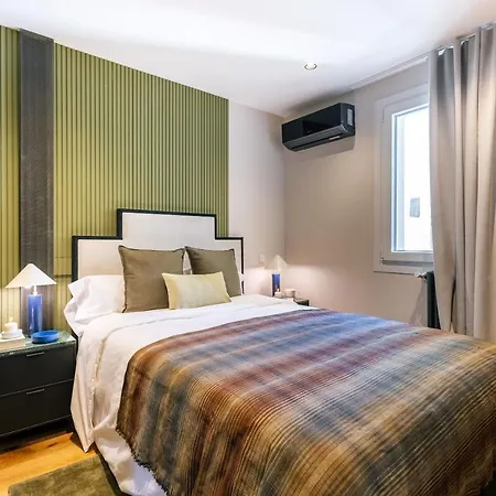Stylish 4 +patio Luxury Gran Via Madrid