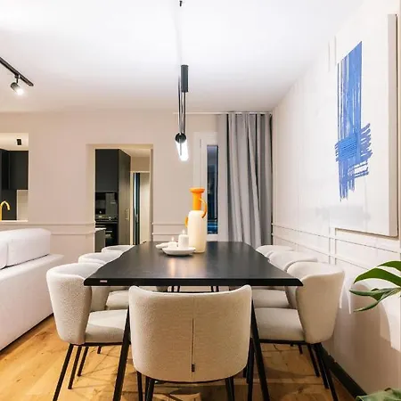 Stylish 4 +patio Luxury Gran Via Apartment Madrid