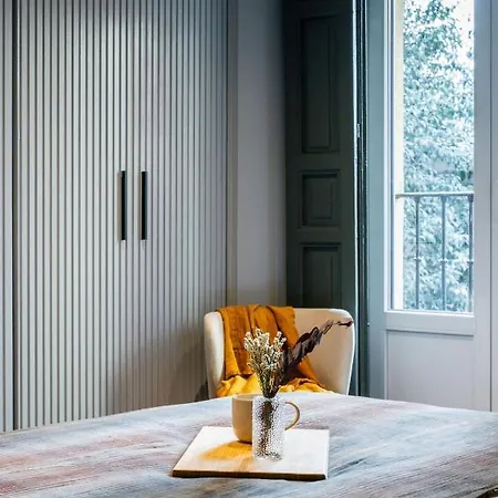 Apartment Stylish 4 +patio Luxury Gran Via