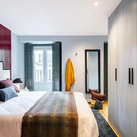 Apartment Stylish 4 +patio Luxury Gran Via