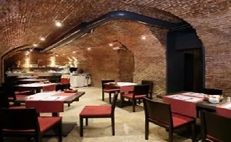 Petit Palace Arenal 3*