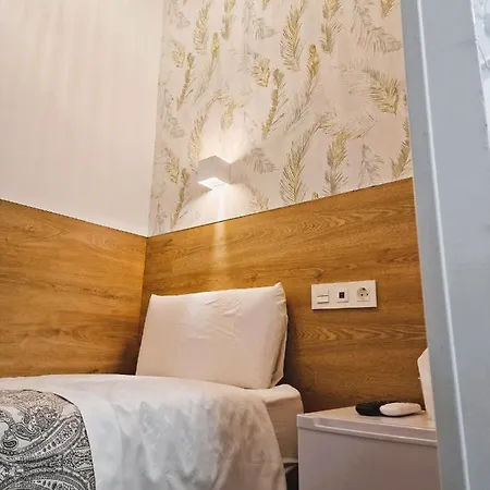 Comercial Πανσιόν