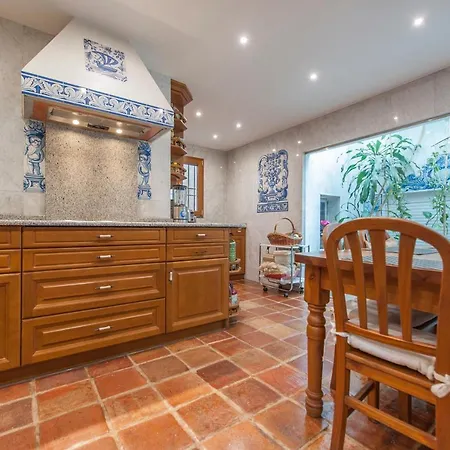 Villa 5-suite Luxury In With Indoor Pool And Oasis *