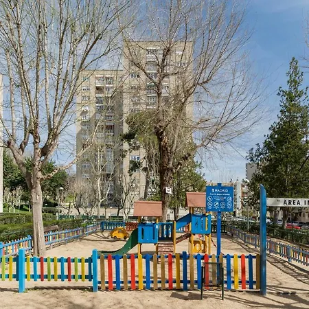 Apartamento For Moderno Temporal Cerca Zoo Y Del Parque De Atracciones Ceb76
