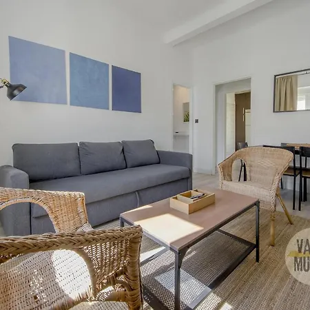 And Cool Apt 7pax En La Latina-centro Apartment