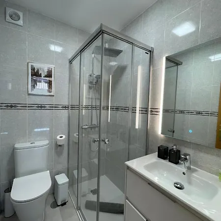 Moderna Casa De Lujo Con Jacuzzi En El Jardin * Madrid