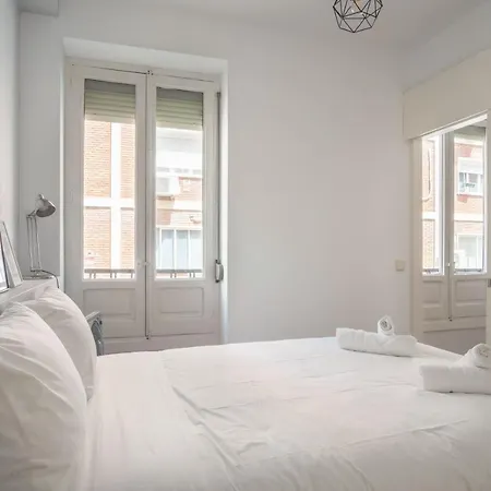 2 Bedrooms 1 Bathroom Furnished - Anton Martin - Vintage - Mintystay *