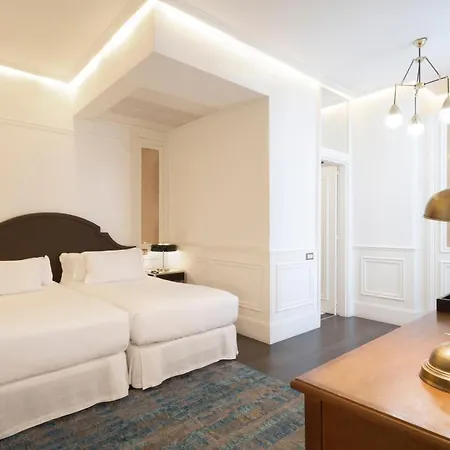 Boutique H10 De La Reina Hotel 4*