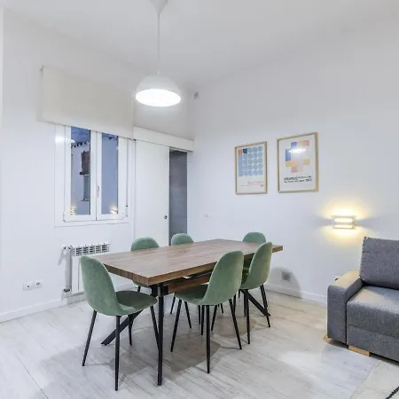 Apartamento Reformado En Malasana 6 Personas * Madrid