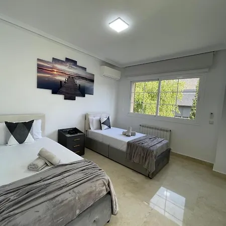 Moderna Casa De Lujo Con Jacuzzi En El Jardin Holiday home Madrid