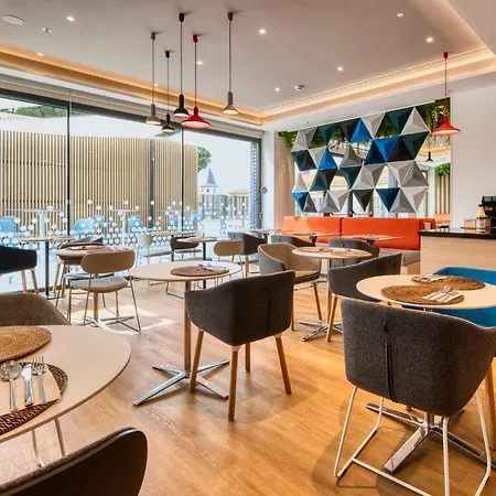 Express - - Airport By Ihg فندق مدريد