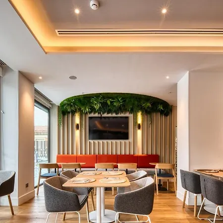 Express - - Airport By Ihg Hotell 3*