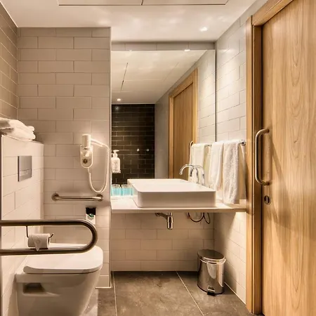 فندق Express - - Airport By Ihg 3*