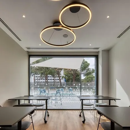 Express - - Airport By Ihg Madrid