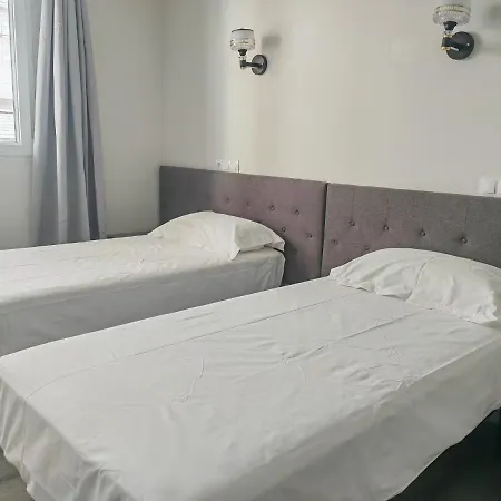 Guest house Golden 21***