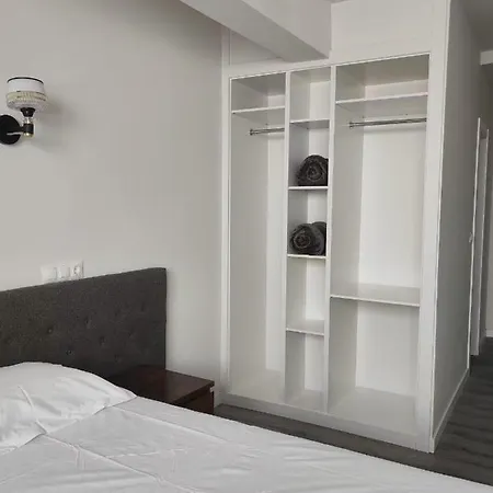 Golden 21*** Guest house *