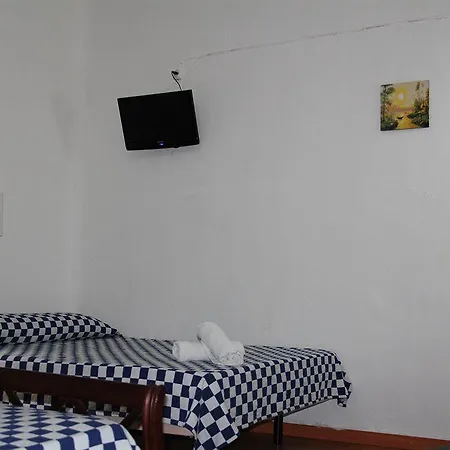 Casa Lemus Pensión *