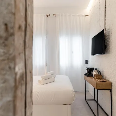 Queens House Chueca Guest house *
