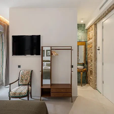 Queens House Chueca Guest house *