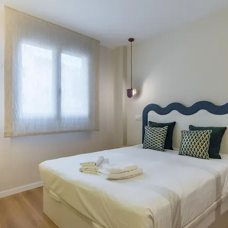 Modern, Bright - 1bd 1bth -lavapies Apartment *