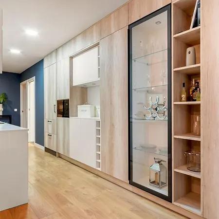 Apartment 3 Bedrooms 2 Bathrooms Furnished - Salamanca - Stylish - Mintystay