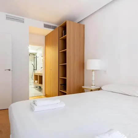3 Bedrooms 2 Bathrooms Furnished - Salamanca - Stylish - Mintystay
