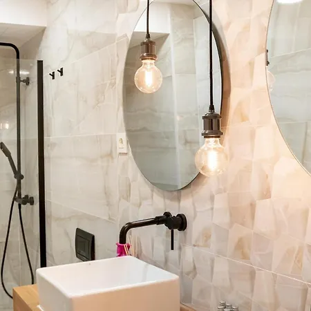 Apartment 3 Bedrooms 2 Bathrooms Furnished - Salamanca - Stylish - Mintystay