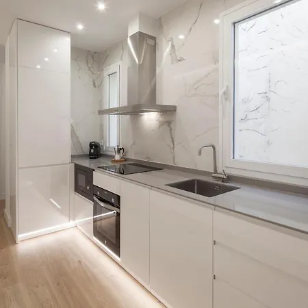 Plaza Espana Iii Calle Leganitos 2br 2bh Apartment Madrid