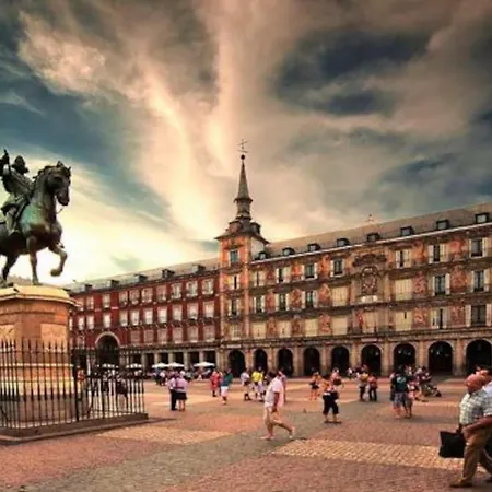 San Isidro Labrador, En Vistillas Junto A Metro Puerta De Toledo Apartamento *