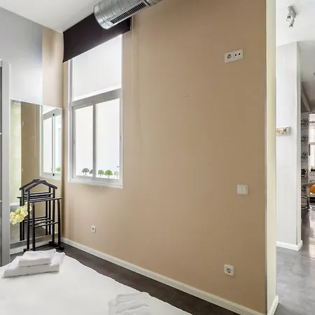 1 Bedroom 1 Bathroom Furnished Stylish Apt- Malasana - Mintystay * Madrid